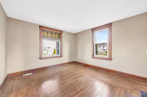 Living - 129 Pike St, Reading, OH 45215 photo 6 of 7