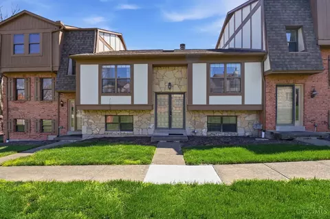 2 Fairgreen Cir, Fairfield, OH 45014