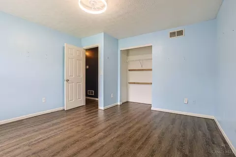 Bedroom - 92 Flintstone Dr, Harrison, OH 45030 photo 3 of 9