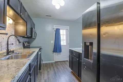 Kitchen - 92 Flintstone Dr, Harrison, OH 45030 photo 1 of 4