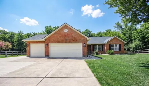 320 Wellington Ct, Monroe, OH 45050