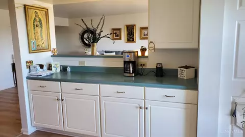 Kitchen - 153 Palisades Pointe, Cincinnati, OH 45238 photo 5 of 7