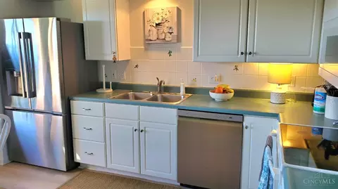 Kitchen - 153 Palisades Pointe, Cincinnati, OH 45238 photo 1 of 7