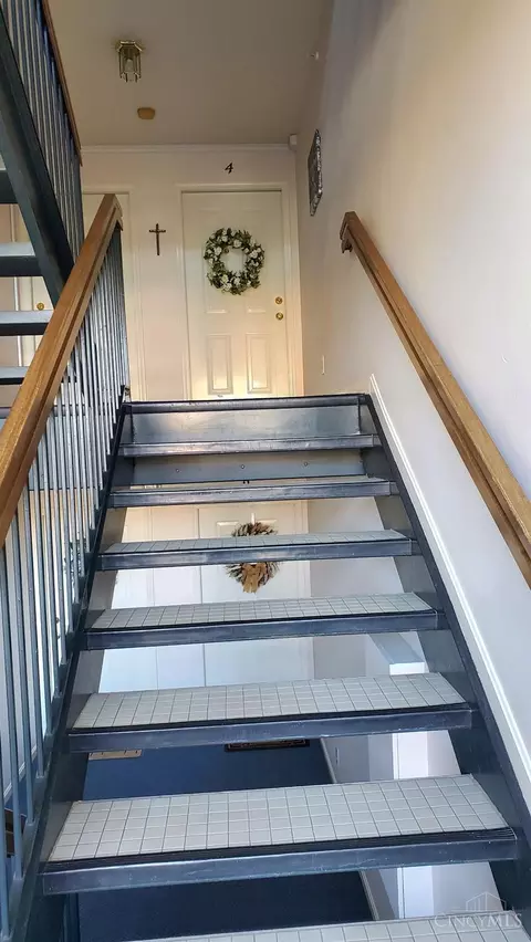 Entry Way - 153 Palisades Pointe, Cincinnati, OH 45238 photo 1 of 4