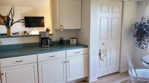 Kitchen - 153 Palisades Pointe, Cincinnati, OH 45238 photo 6 of 7