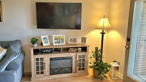 Living - 153 Palisades Pointe, Cincinnati, OH 45238 photo 3 of 6