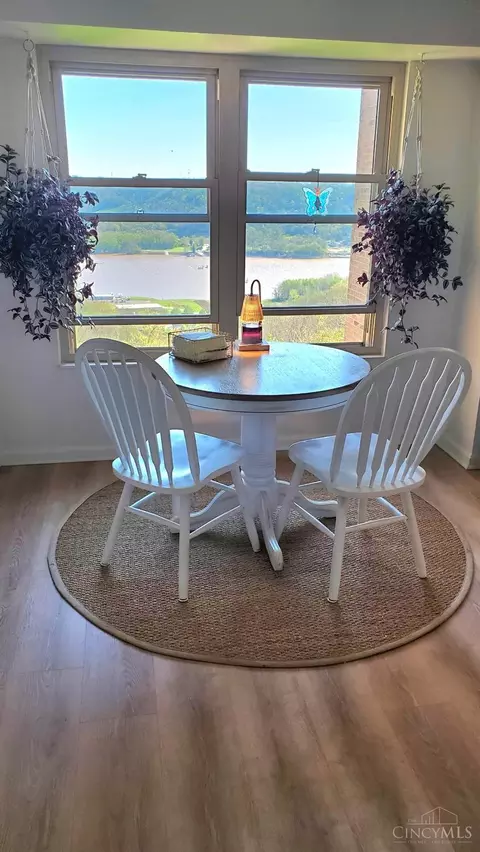 Dining - 153 Palisades Pointe, Cincinnati, OH 45238 photo 2 of 2