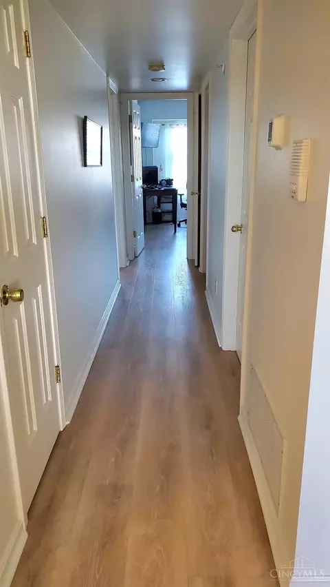 Entry Way - 153 Palisades Pointe, Cincinnati, OH 45238 photo 3 of 4