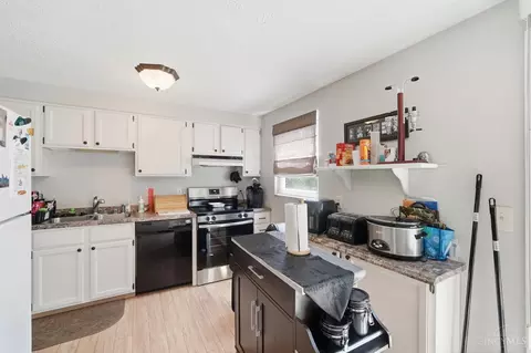 Kitchen - 6893 Sequoia Ct, Mason, OH 45040 photo 1 of 4