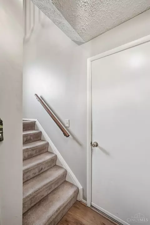 Entry Way - 6893 Sequoia Ct, Mason, OH 45040 photo 2 of 2