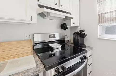 Kitchen - 6893 Sequoia Ct, Mason, OH 45040 photo 4 of 4