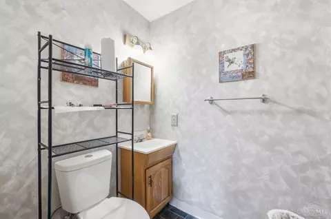 Bath - 6893 Sequoia Ct, Mason, OH 45040 photo 3 of 5