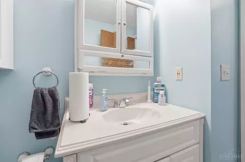 Bath - 6893 Sequoia Ct, Mason, OH 45040 photo 2 of 5