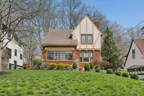 1122 Beverly Hill Dr, Cincinnati, OH 45208