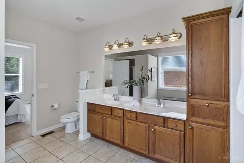 Bath - 8022 Stonegate Dr, Cincinnati, OH 45255 photo 1 of 5
