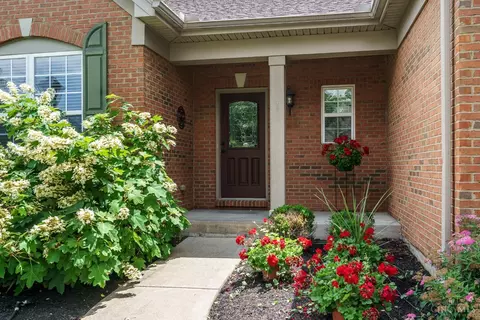 Exterior - 8022 Stonegate Dr, Cincinnati, OH 45255 photo 3 of 8
