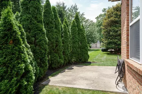 Exterior - 8022 Stonegate Dr, Cincinnati, OH 45255 photo 7 of 8
