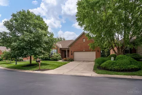 Exterior - 8022 Stonegate Dr, Cincinnati, OH 45255 photo 4 of 8