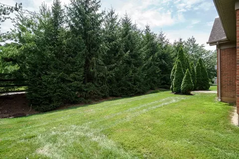 Exterior - 8022 Stonegate Dr, Cincinnati, OH 45255 photo 6 of 8
