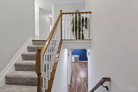 Entry Way - 8022 Stonegate Dr, Cincinnati, OH 45255 photo 5 of 5