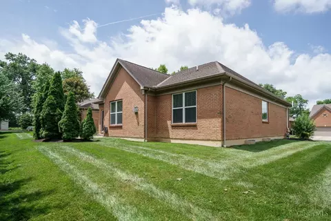 Exterior - 8022 Stonegate Dr, Cincinnati, OH 45255 photo 5 of 8