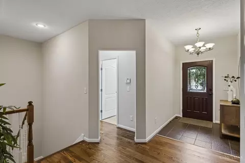 Entry Way - 8022 Stonegate Dr, Cincinnati, OH 45255 photo 2 of 5
