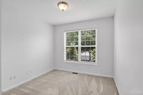 Bedroom - 8022 Stonegate Dr, Cincinnati, OH 45255 photo 4 of 5