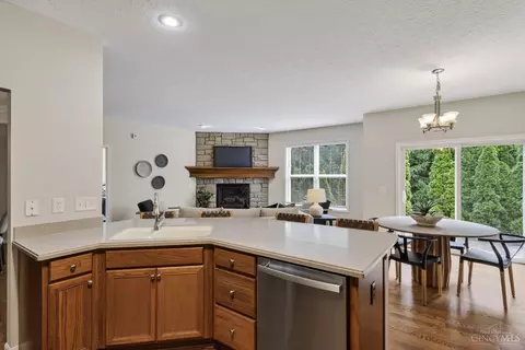 Kitchen - 8022 Stonegate Dr, Cincinnati, OH 45255 photo 5 of 6