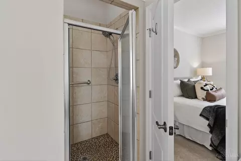 Bath - 8022 Stonegate Dr, Cincinnati, OH 45255 photo 2 of 5