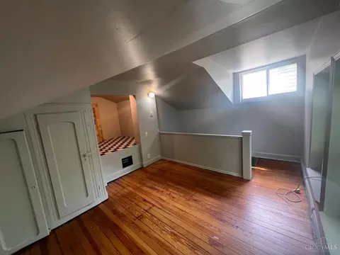 2901 Marshall Ave, Cincinnati, OH 45220 photo 4