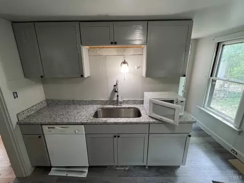 2901 Marshall Ave, Cincinnati, OH 45220 photo 3