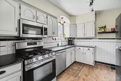 Kitchen - 1114 Benz Ave, Cincinnati, OH 45238 photo 2 of 2