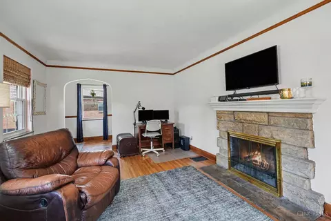 Living - 1114 Benz Ave, Cincinnati, OH 45238 photo 1 of 3