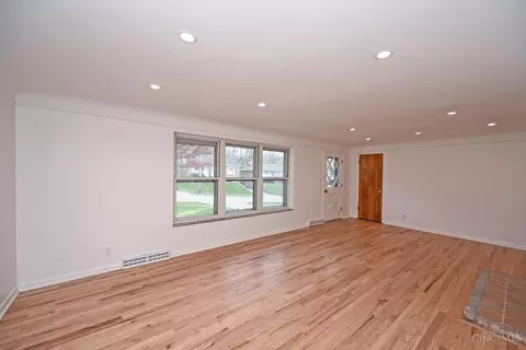 Living - 117 Waxwing Dr, Reading, OH 45215 photo 3 of 4