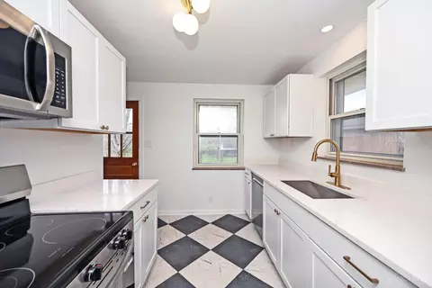 Kitchen - 117 Waxwing Dr, Reading, OH 45215 photo 2 of 4