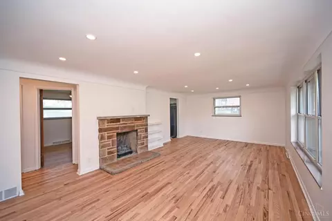 Living - 117 Waxwing Dr, Reading, OH 45215 photo 1 of 4