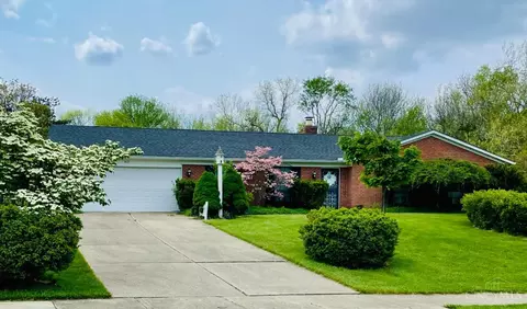 812 White Oak Dr, Oxford, OH 45056