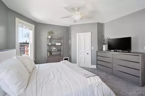Bedroom - 1317 Grace Ave, Cincinnati, OH 45208 photo 3 of 14
