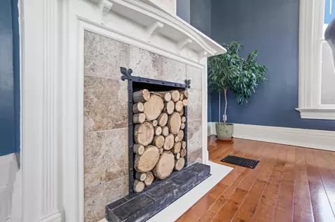 Entry Way - 1317 Grace Ave, Cincinnati, OH 45208 photo 2 of 9