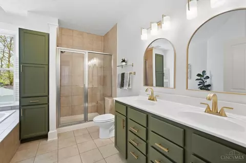 Bath - 1317 Grace Ave, Cincinnati, OH 45208 photo 1 of 8