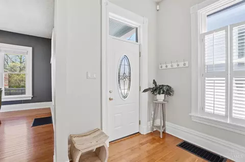 Entry Way - 1317 Grace Ave, Cincinnati, OH 45208 photo 7 of 9