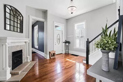 Entry Way - 1317 Grace Ave, Cincinnati, OH 45208 photo 6 of 9