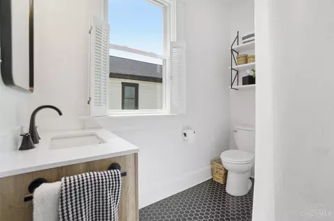 Bath - 1317 Grace Ave, Cincinnati, OH 45208 photo 6 of 8