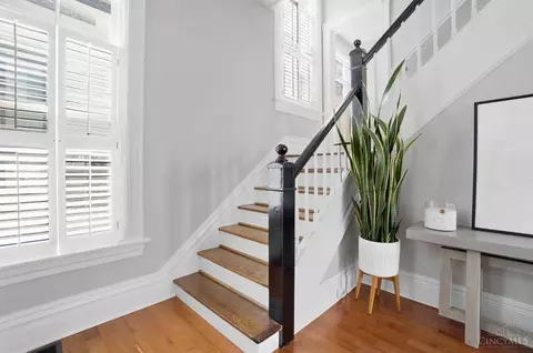 Entry Way - 1317 Grace Ave, Cincinnati, OH 45208 photo 3 of 9