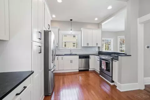 Kitchen - 1317 Grace Ave, Cincinnati, OH 45208 photo 3 of 4