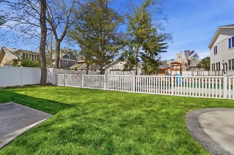 Exterior - 1317 Grace Ave, Cincinnati, OH 45208 photo 11 of 14