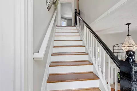 Entry Way - 1317 Grace Ave, Cincinnati, OH 45208 photo 4 of 9