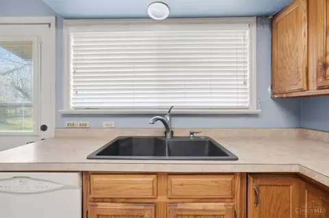 Kitchen - 1905 Greenpine Dr, Cincinnati, OH 45231 photo 4 of 5