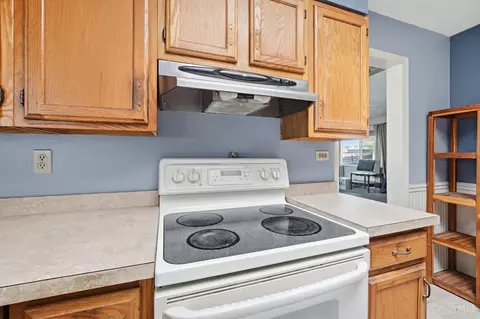 Kitchen - 1905 Greenpine Dr, Cincinnati, OH 45231 photo 3 of 5
