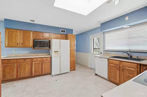 Kitchen - 1905 Greenpine Dr, Cincinnati, OH 45231 photo 1 of 5